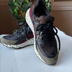 Steve Madden Cliff Barra Lift Wedge Camo Animal Print Sneakers Size 6.5